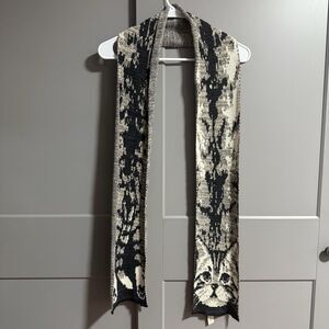 Elegant Black and Cream Cat Design Scarf